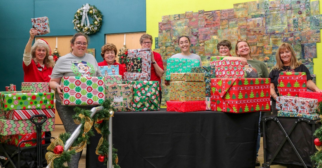 Holiday Cheer Thanks To Volunteers – Zoo Guide